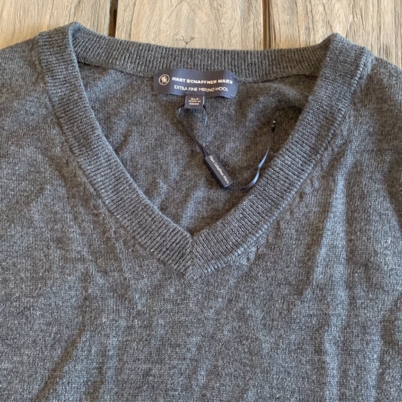 Hart Schaffner Marx Extra Fine Merino Wool Charcoal V-neck Sweater - Picture 2 of 5
